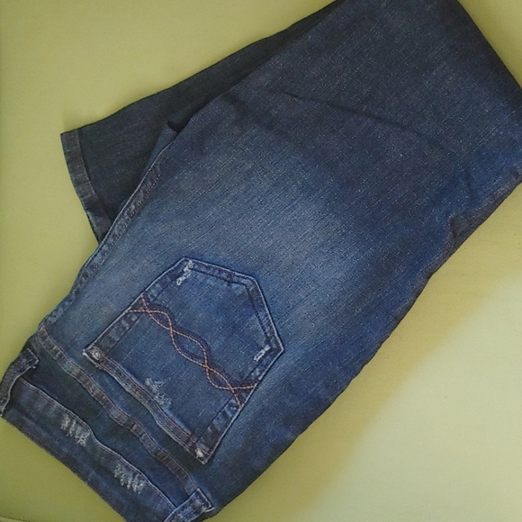 😻Charlotte Russe Sexy Rolled Crop Jeans - Picture 1 of 3